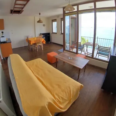 Kaneo Apartment